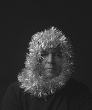 Aluhut (Wegmans „Man Ray With Tinsel“), 2021

S/W-Fotografie, 40 x 30 cm, Künstlerrahmung
Einmalige Sonderedition für SOS Mitmensch, rückseitig signiert und betitelt

AUSRUFPREIS: 500.-