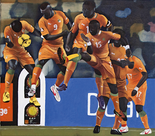 O.T./Elfenbeinküste (aus der Serie „Von Schwalben und sterbenden Schwänen), 2013

Öl auf Leinwand, 38 x 43 cm 
rückseitig signiert und datiert

AUSRUFPREIS: 500.-
